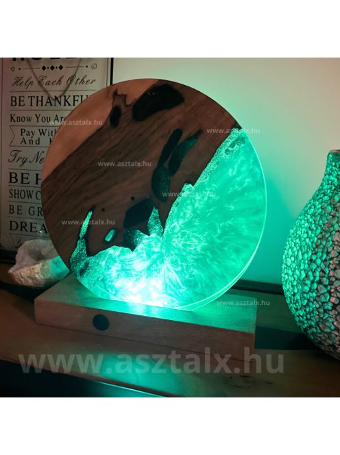Epoxy műgyanta-tömörfa zöld asztali LED díszlámpa, diófából